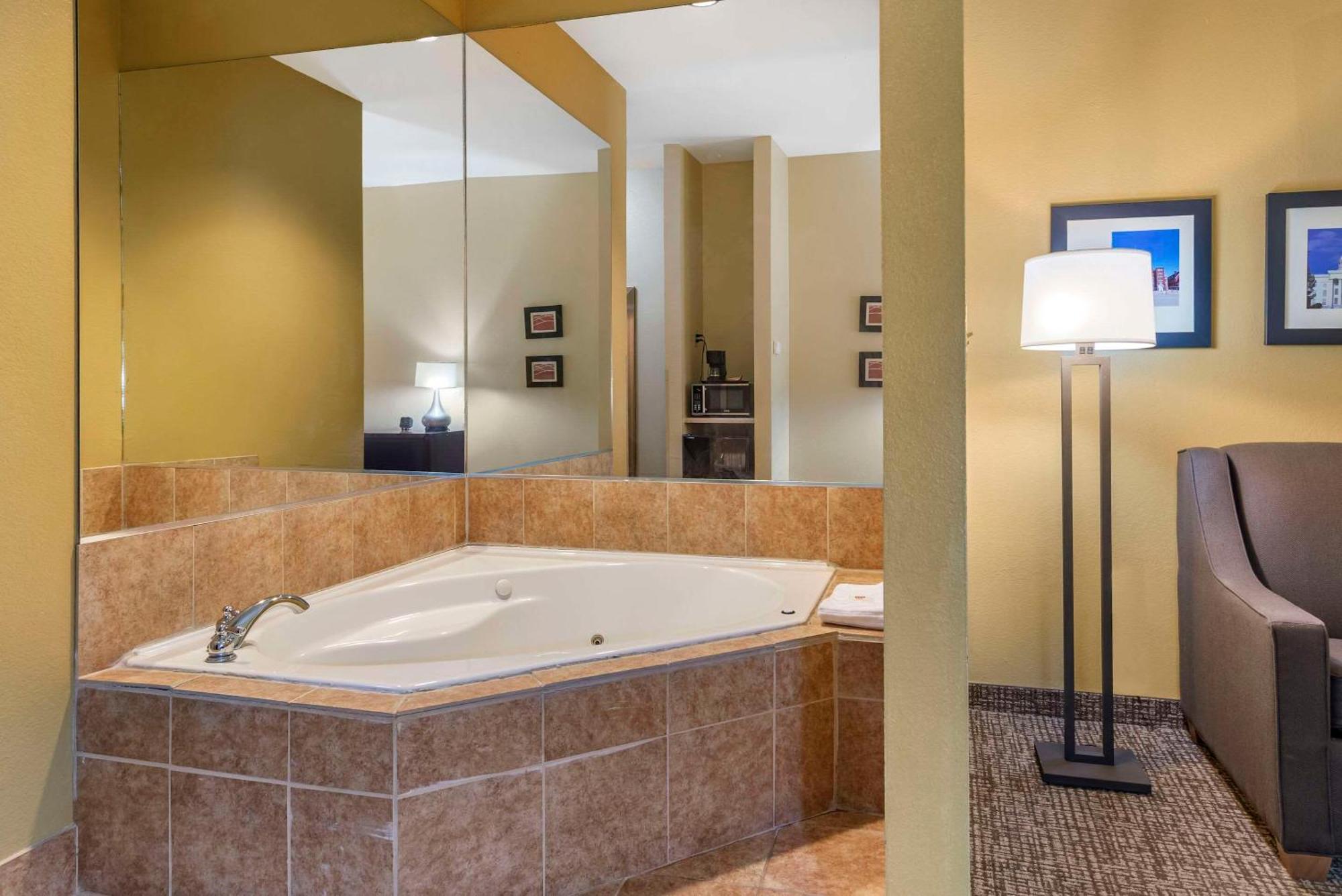 Comfort Suites Montgomery East Monticello Dr Buitenkant foto