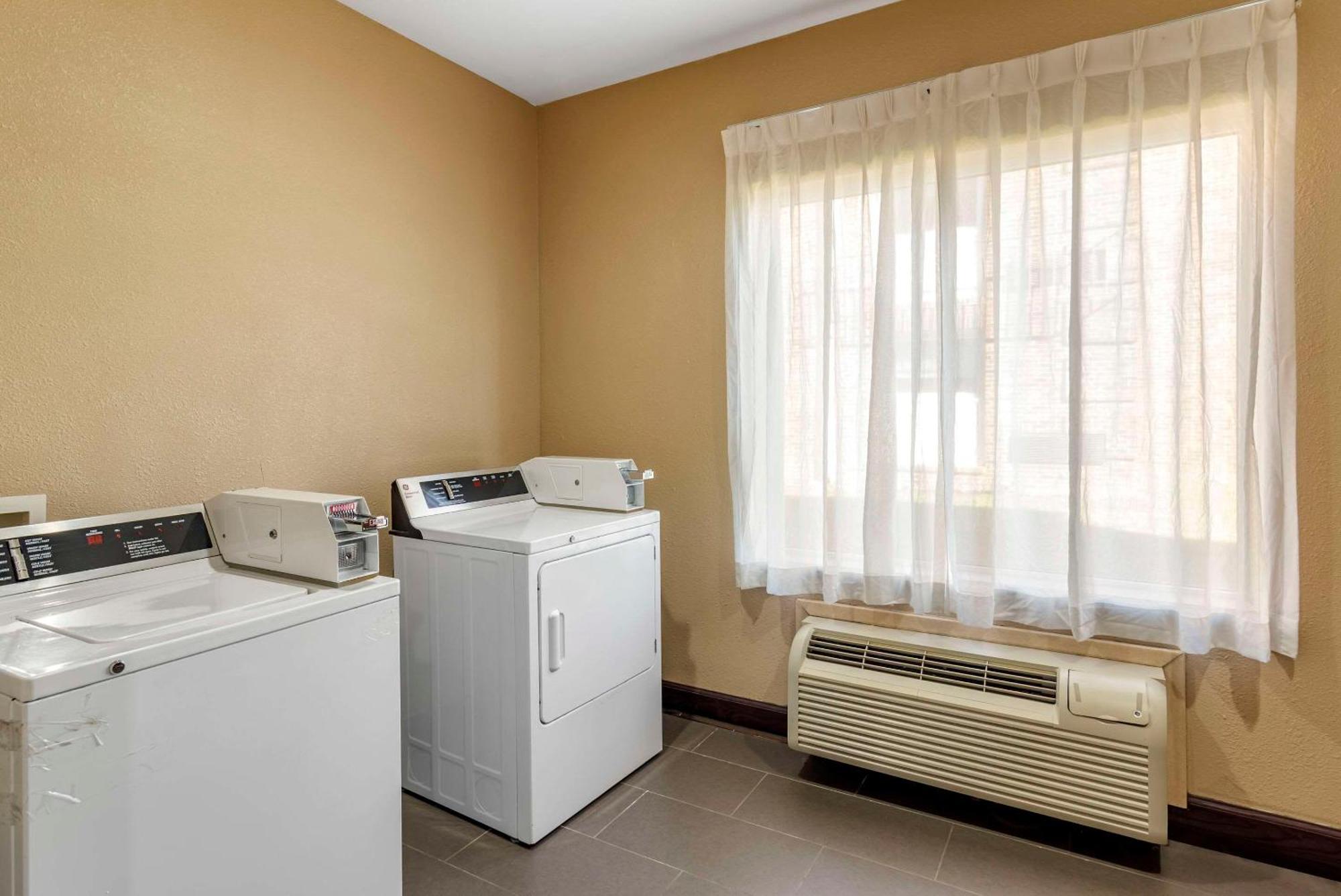 Comfort Suites Montgomery East Monticello Dr Buitenkant foto